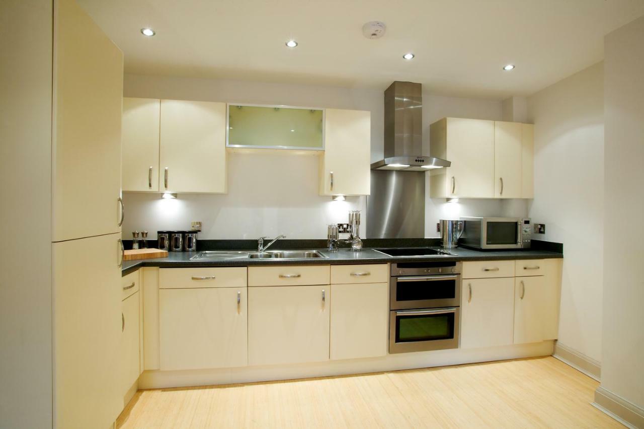 2 Bed 2 Bath At Pelican Hse In Newbury - Free Secure, Allocated Parking Exterior foto
